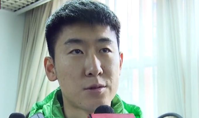 被陌生人拉到公车后面爽