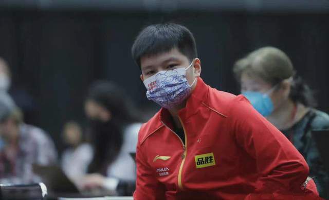 他揉捏她两乳不停呻吟在线播放